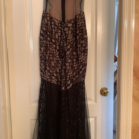 Black and nude lace dress - Picture 6 of 7
